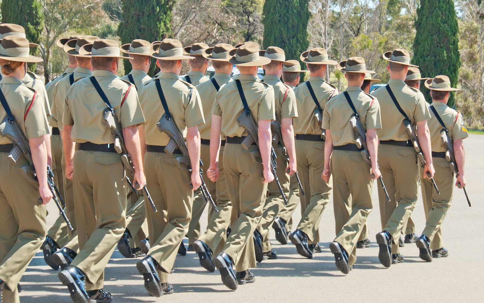 Australiansoldiersmarchinginuniform