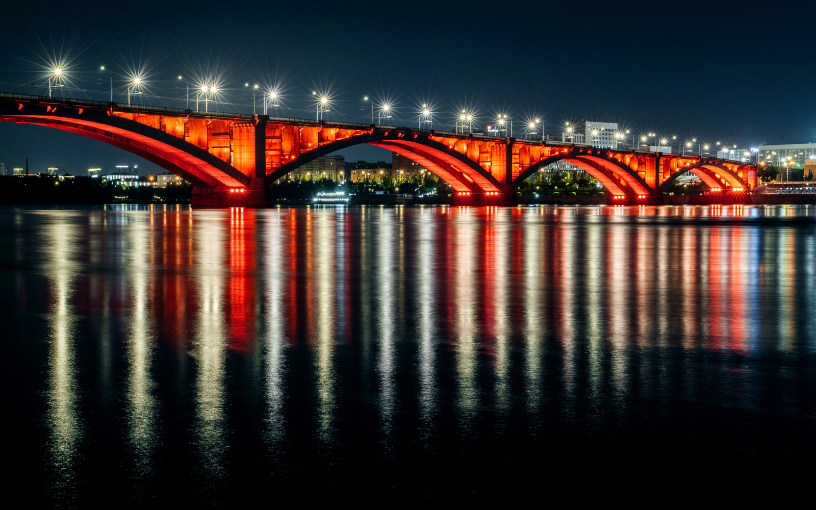 The Story Bridge at night lit up in Brisbane